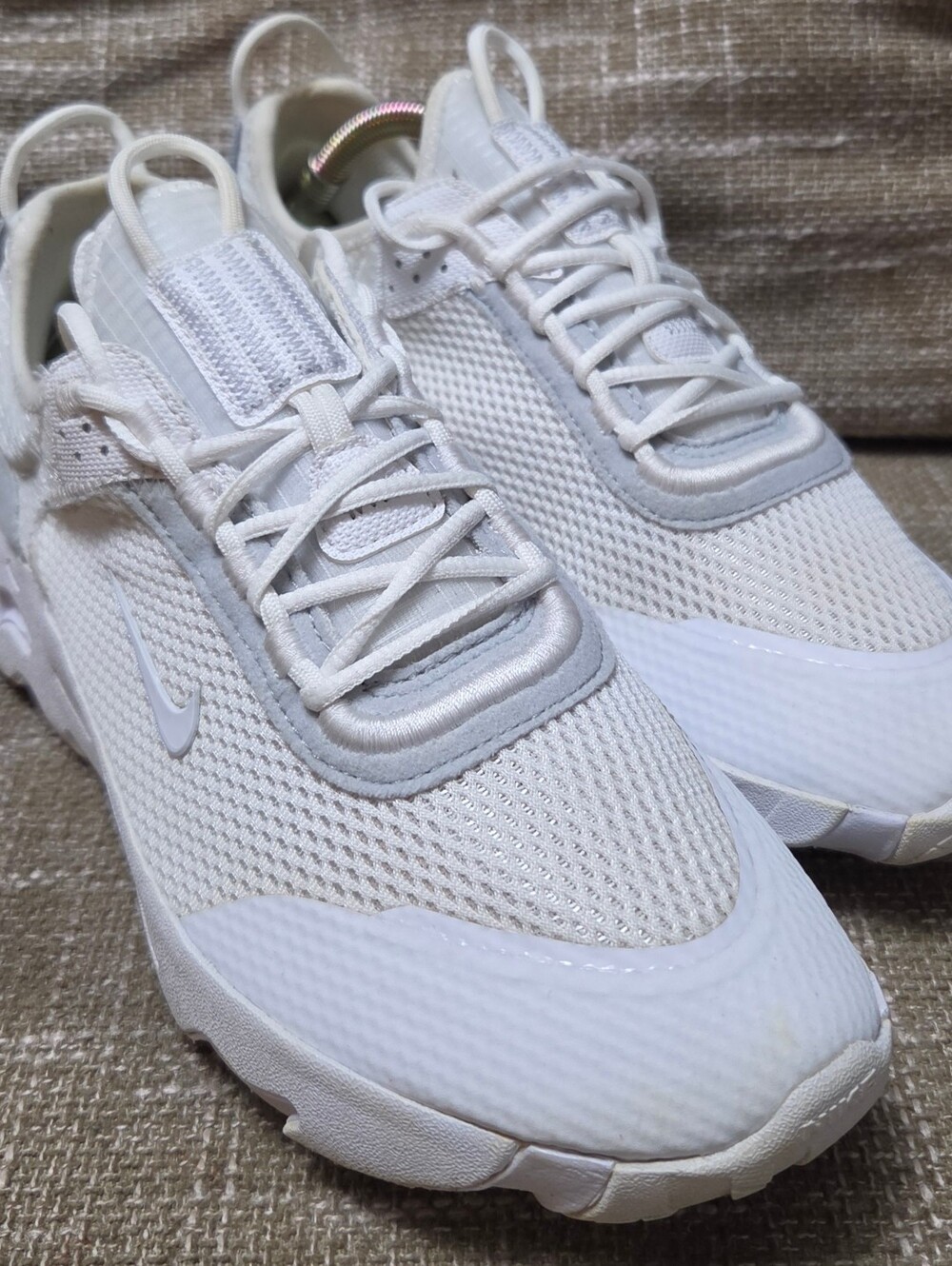 Nike React Live ‘White Pure Platinum’ Sneakers (GS) Size 7Y / Women’s 8.5